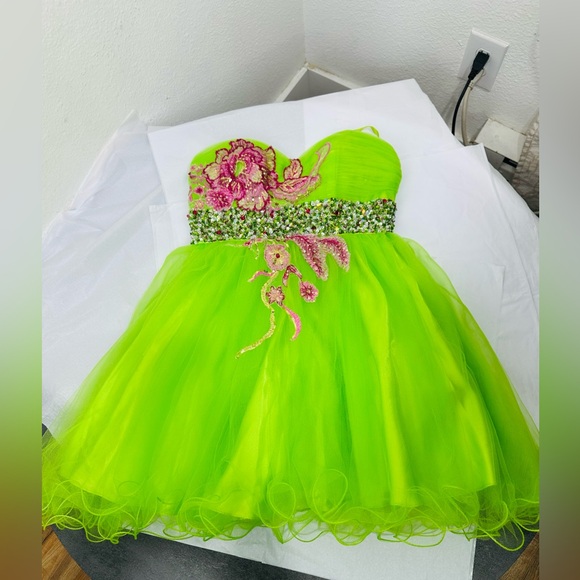Dave & Johnny Lime Green Satin Dress - Picture 9 of 14